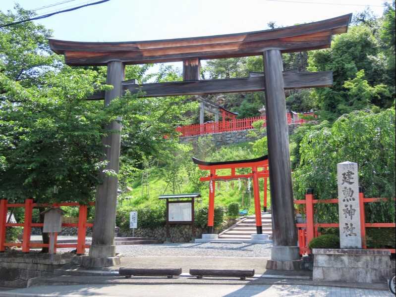 建勲神社